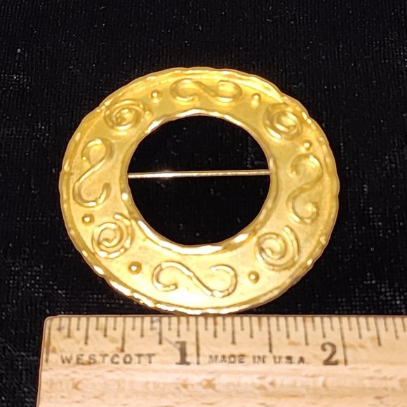 Vintage Circular Brooch with Abstract Design - Gold Tone Metal - Picture 3 of 4